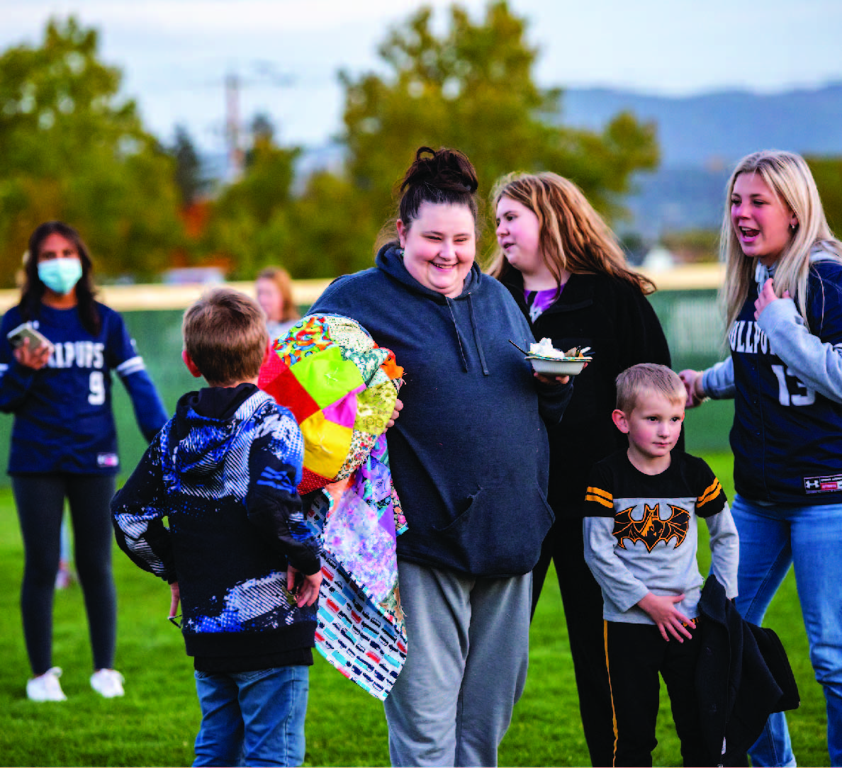 子どもたちのために並べられた食事